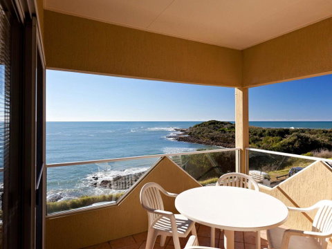 Avalon 4 - Right Across The Road From Convent Beach - Uninterrupted Views - Tweed Heads Accommodation 2