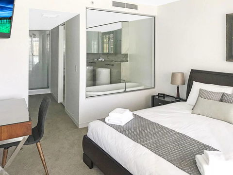 Awesome Ocean Views Broadbeach WiFi, Netflix, Wine - Tweed Heads Accommodation 2