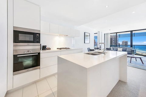 Awesome Ocean Views Broadbeach WiFi, Netflix, Wine - Tweed Heads Accommodation 3