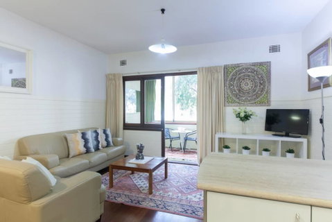 B2 Broadway Abode Close To Swan River, UWA & Hospitals - Tweed Heads Accommodation 3