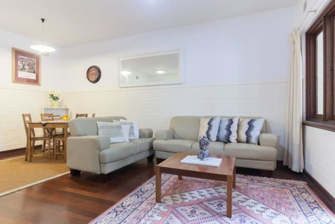 B2 Broadway Abode Close To Swan River, UWA & Hospitals - Tweed Heads Accommodation 0