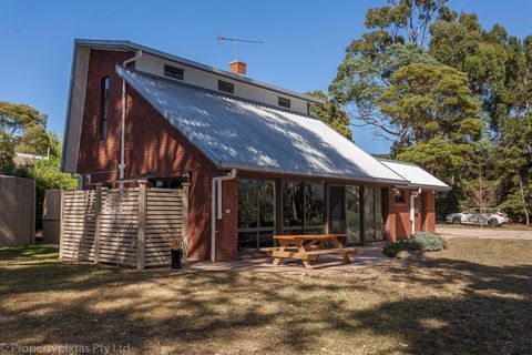 Bay Retreat Port Arthur - Tweed Heads Accommodation 0