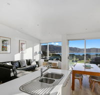 BAY VUE - top floor apartment amazing views - Tweed Heads Accommodation