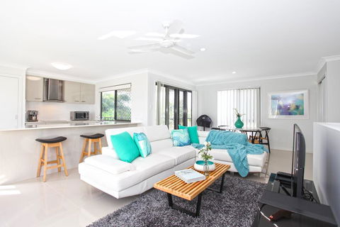 Beach Breeze Holiday House - Tweed Heads Accommodation 0