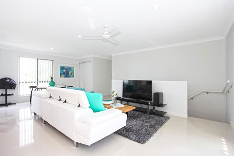Beach Breeze Holiday House - Tweed Heads Accommodation 2