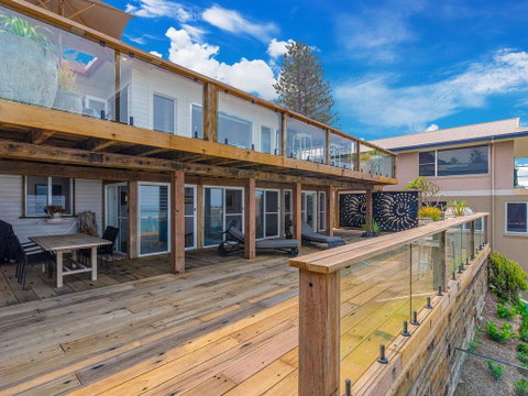 Beach Shack On Main Yamba Magnificent Views Photos Available Shortly Free WiFi - Tweed Heads Accommodation 3
