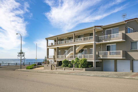 Beachcomer, Unit 2 - The Entrance, NSW - Tweed Heads Accommodation 0