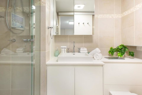 Beachfront Manly Apartment With Parking And Balcony - Tweed Heads Accommodation 2