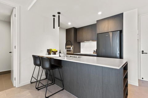 Riverfront 2-Bed With Pool, Sauna, Gym & Views - Tweed Heads Accommodation 3