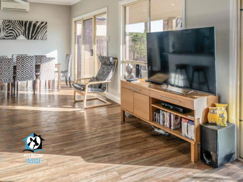 Renovated Beautiful Holiday Home With A Private Beach & Stunning Views! - Tweed Heads Accommodation 2