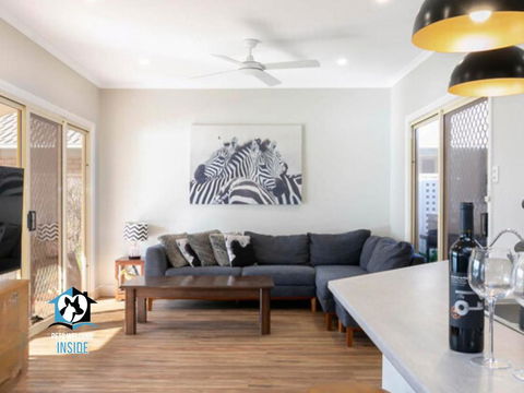 Renovated Beautiful Holiday Home With A Private Beach & Stunning Views! - Tweed Heads Accommodation 3