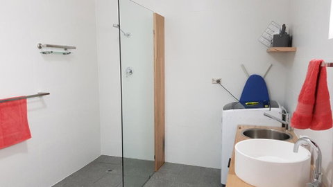 Red Ochre - Large Apartment With Private Courtyard - Tweed Heads Accommodation 3