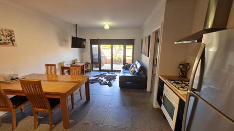 Red Ochre - Large Apartment With Private Courtyard - Tweed Heads Accommodation 1