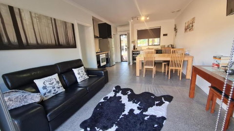 Red Ochre - Large Apartment With Private Courtyard - Tweed Heads Accommodation 0