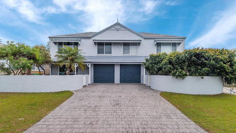 RED Rock - Townhouse In Town - Tweed Heads Accommodation 0