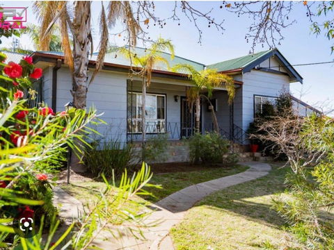 Red Steps - Family & Pet Friendly - Tweed Heads Accommodation 0