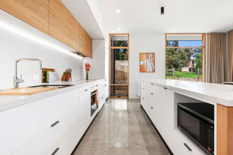 REFRESH At Lonnie - Tweed Heads Accommodation 3