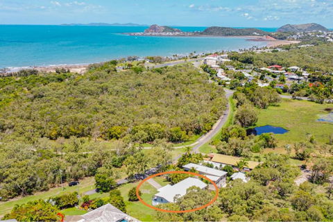 RELAX @48 CLOSE TO BEACH Sleeps 7 - Tweed Heads Accommodation 0