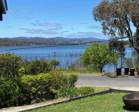 Relax In The Spa With Views Opposite Lake Eildon - Tweed Heads Accommodation 0