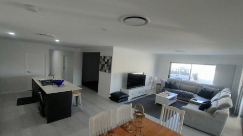 Relax Poolside By The Canal - Tweed Heads Accommodation 3