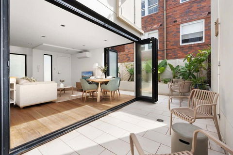 Relaxed Beachside Townhouse - Tweed Heads Accommodation 2