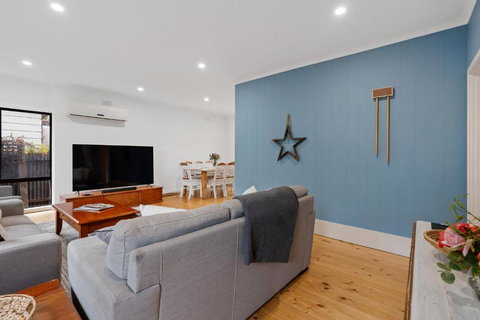 Relaxed Family Beach House - No Linen Included - Tweed Heads Accommodation 3