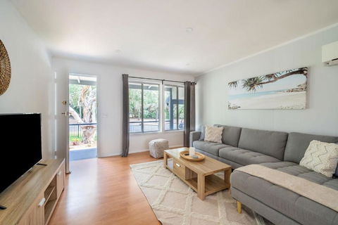 Renovated Beach Home Relax Unwind - Tweed Heads Accommodation 3