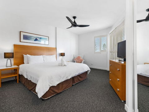 RESORT ON THE BEACH 2214/2215 - Tweed Heads Accommodation 1