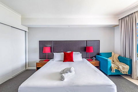 Resort Style Living In An Oceanview King Suite - Tweed Heads Accommodation 2