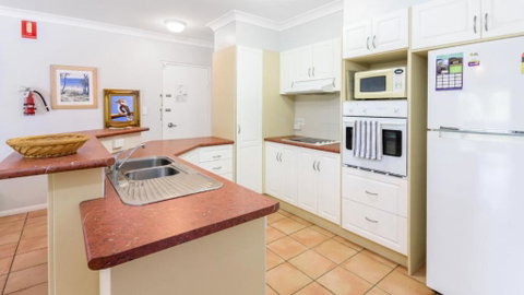 Resort Style Unit Across From The Water - Tweed Heads Accommodation 3