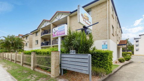 Resort Style Unit Across From The Water - Tweed Heads Accommodation 1
