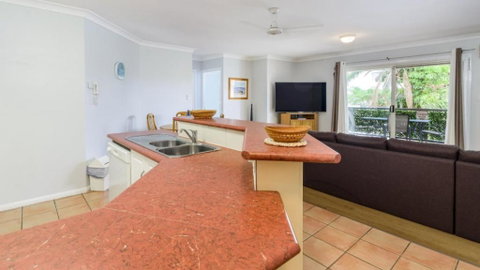 Resort Style Unit Across From The Water - Tweed Heads Accommodation 2