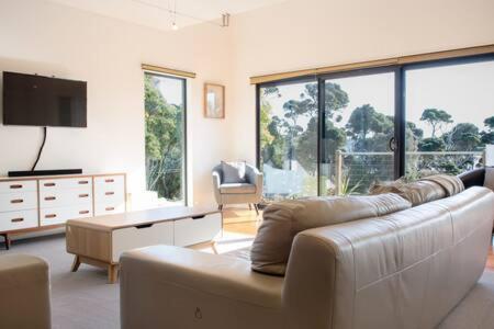 Retreat By The River - Views Wi-fi & Parking - Tweed Heads Accommodation 1