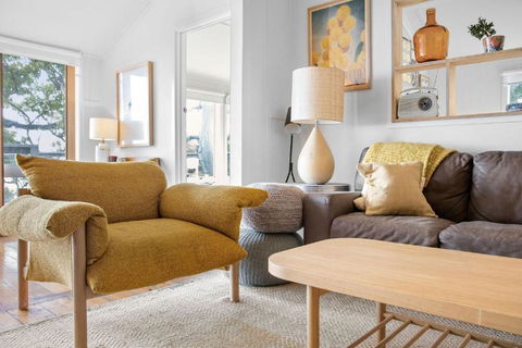 Retro Beach Vibes - Tweed Heads Accommodation 3