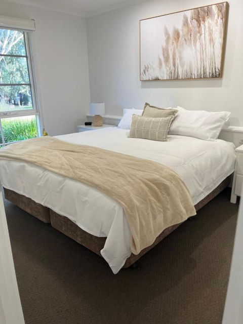 River Frontage Unit Moama - Tweed Heads Accommodation 1