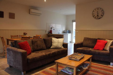 River Rock Cottage Centrally Located And Dog Friendly - Tweed Heads Accommodation 0