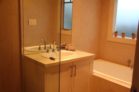 River Rock Cottage Centrally Located And Dog Friendly - Tweed Heads Accommodation 3