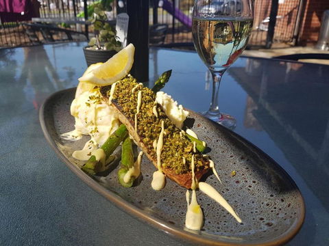 Riverina Hotel - Tweed Heads Accommodation 2