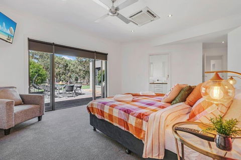 Riverlyne - Riverfront Holiday Home - Tweed Heads Accommodation 3