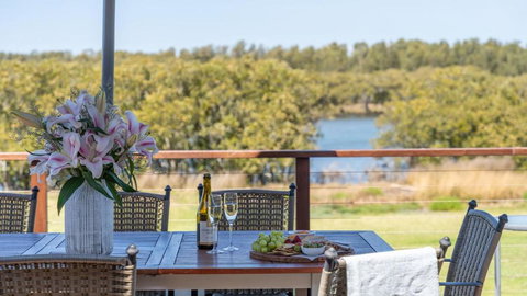 Riverside Retreat, Coolangatta, Near Seven Mile Beach - Tweed Heads Accommodation 2