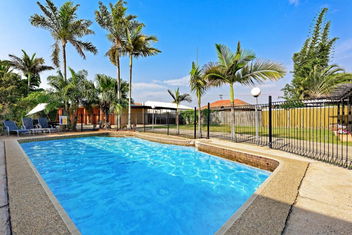 Riviera Motel Bundaberg with Tweed Heads Accommodation