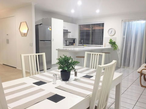 Robin Joy - Tweed Heads Accommodation 0