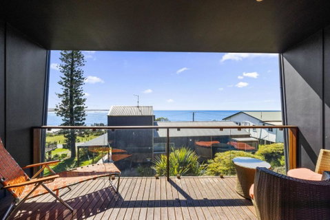 Rock Ledge - Tweed Heads Accommodation 0