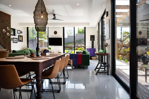 Rocky Hollow - Tweed Heads Accommodation 0