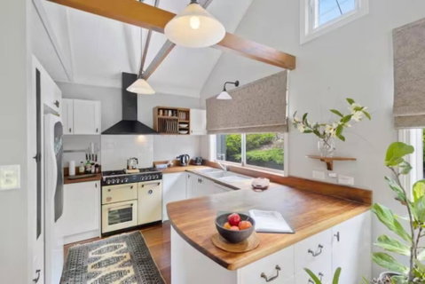 Romantic Lakeview Cottage - Tweed Heads Accommodation 2