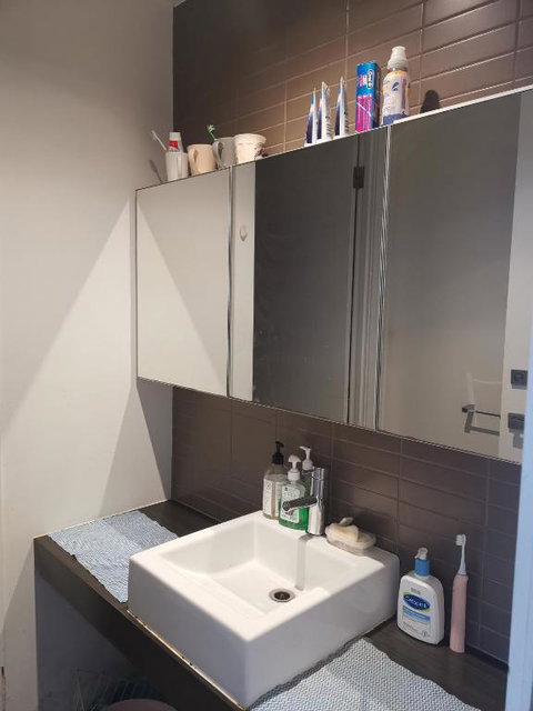 Room With King-size Bed Close To Melbourne CBD & Southern Cross Station - Tweed Heads Accommodation 2