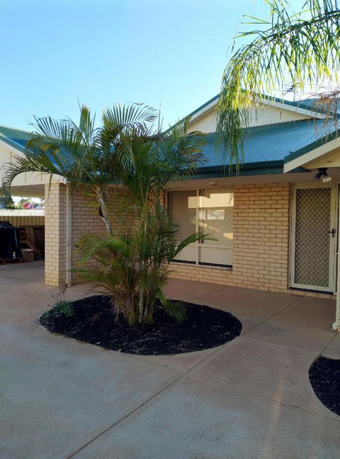 Ross - Tweed Heads Accommodation 0
