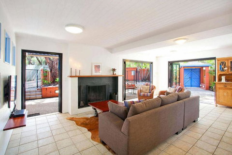 Ross Cres Spacious Private Beach House - Tweed Heads Accommodation 1