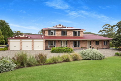 Roxy - A Secluded Luxury Estate Near Berry, Where Serenity Meets Family Comfort - Tweed Heads Accommodation 1
