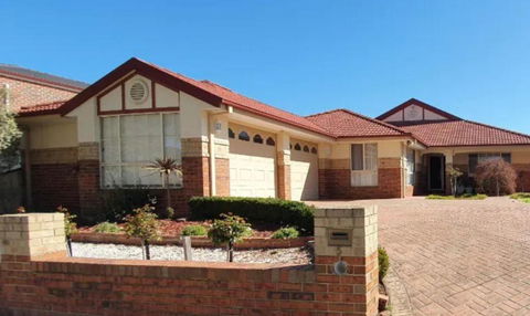 Roxy - A Spacious Cosy Getaway - Near Mel Airport - Tweed Heads Accommodation 2